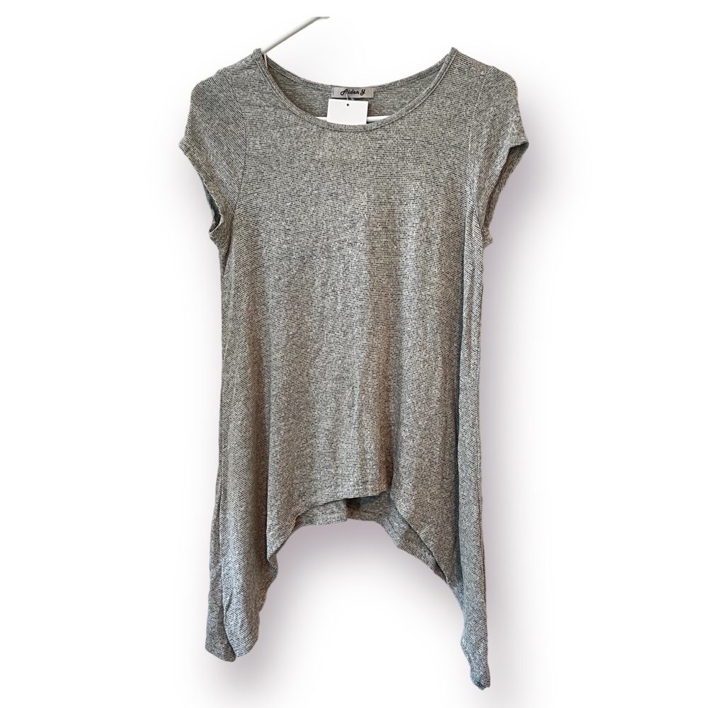 Aiden Y NWT Heather Gray Knit T-Shirt Shark-bite Hem Cap Sleeves Stretchy Comfy